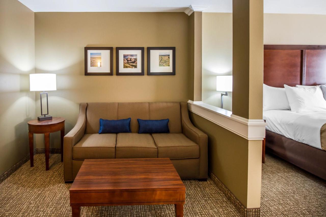Comfort Inn & Suites Mandan - Bismarck Exteriör bild