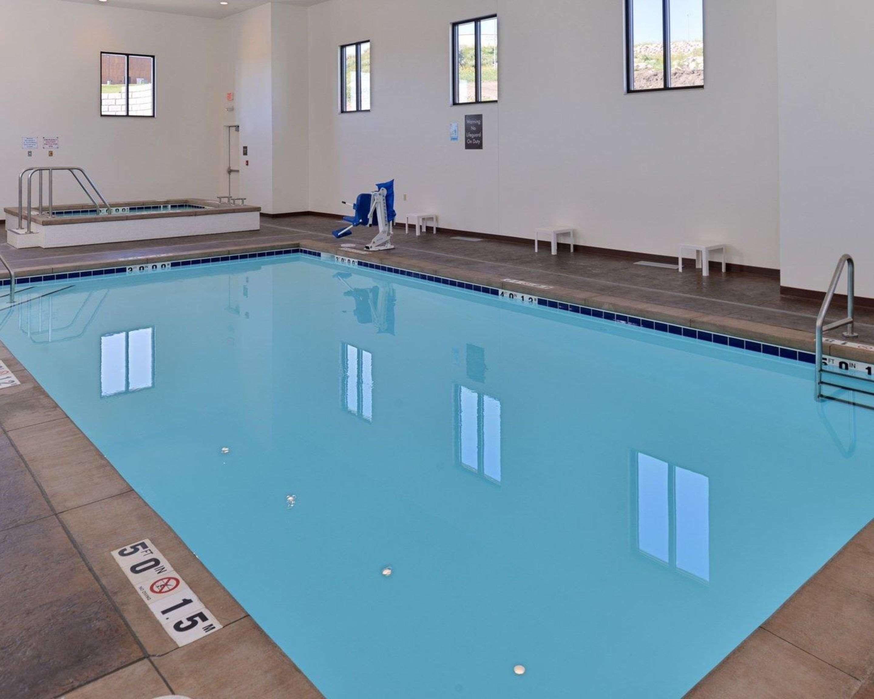 Comfort Inn & Suites Mandan - Bismarck Exteriör bild